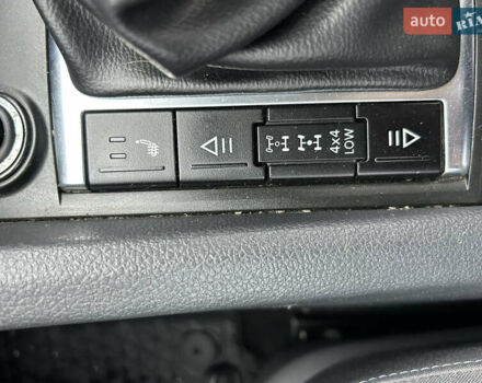 Серый Фольксваген Амарок, объемом двигателя 1.97 л и пробегом 264 тыс. км за 21000 $, фото 19 на Automoto.ua