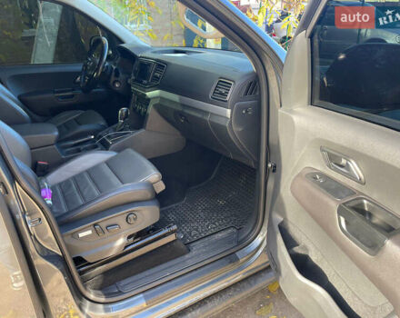 Серый Фольксваген Амарок, объемом двигателя 2.97 л и пробегом 285 тыс. км за 30000 $, фото 2 на Automoto.ua