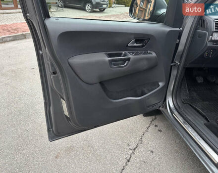 Серый Фольксваген Амарок, объемом двигателя 2 л и пробегом 148 тыс. км за 22000 $, фото 23 на Automoto.ua