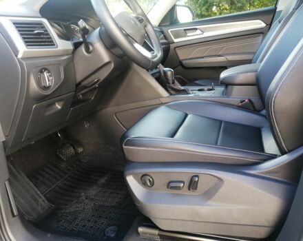 Сірий Фольксваген Амарок, об'ємом двигуна 0 л та пробігом 37 тис. км за 30100 $, фото 5 на Automoto.ua