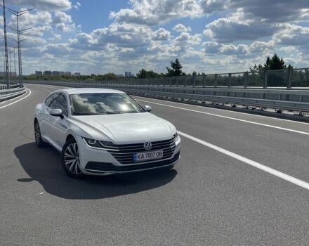 Белый Фольксваген Arteon, объемом двигателя 2 л и пробегом 155 тыс. км за 29999 $, фото 1 на Automoto.ua