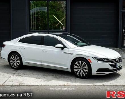 Белый Фольксваген Arteon, объемом двигателя 2 л и пробегом 76 тыс. км за 31000 $, фото 1 на Automoto.ua