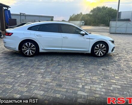 Белый Фольксваген Arteon, объемом двигателя 2 л и пробегом 125 тыс. км за 23999 $, фото 3 на Automoto.ua