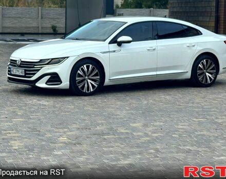 Белый Фольксваген Arteon, объемом двигателя 2 л и пробегом 125 тыс. км за 23999 $, фото 1 на Automoto.ua