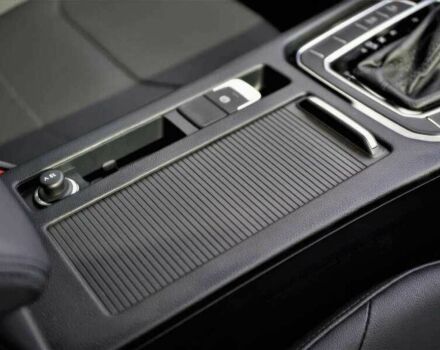 Белый Фольксваген Arteon, объемом двигателя 2 л и пробегом 59 тыс. км за 19000 $, фото 17 на Automoto.ua