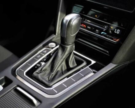 Белый Фольксваген Arteon, объемом двигателя 2 л и пробегом 59 тыс. км за 19000 $, фото 16 на Automoto.ua