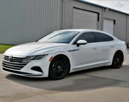 Белый Фольксваген Arteon, объемом двигателя 2 л и пробегом 17 тыс. км за 10000 $, фото 2 на Automoto.ua