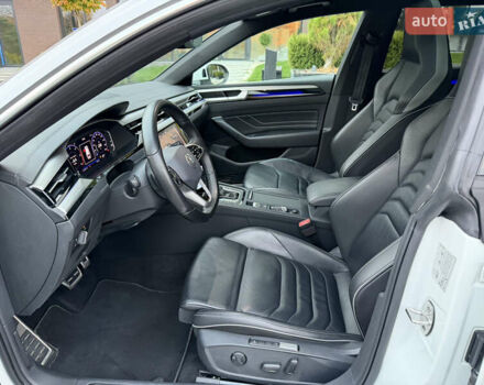 Белый Фольксваген Arteon, объемом двигателя 2 л и пробегом 93 тыс. км за 41500 $, фото 25 на Automoto.ua