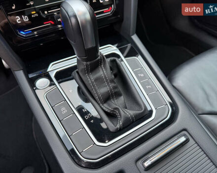 Белый Фольксваген Arteon, объемом двигателя 2 л и пробегом 93 тыс. км за 41500 $, фото 41 на Automoto.ua