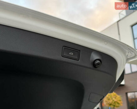 Белый Фольксваген Arteon, объемом двигателя 2 л и пробегом 93 тыс. км за 41500 $, фото 73 на Automoto.ua