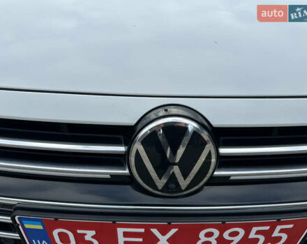 Белый Фольксваген Arteon, объемом двигателя 2 л и пробегом 163 тыс. км за 35700 $, фото 12 на Automoto.ua