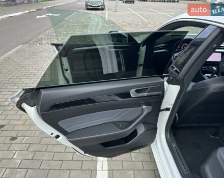 Белый Фольксваген Arteon, объемом двигателя 2 л и пробегом 163 тыс. км за 35700 $, фото 20 на Automoto.ua