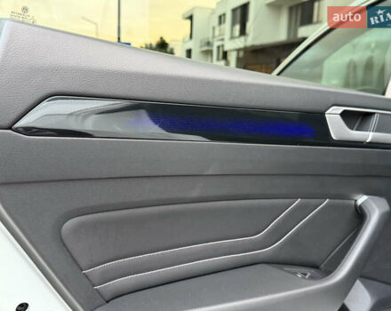 Белый Фольксваген Arteon, объемом двигателя 2 л и пробегом 93 тыс. км за 41500 $, фото 72 на Automoto.ua