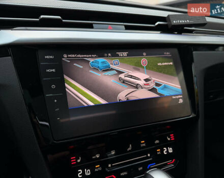 Белый Фольксваген Arteon, объемом двигателя 2 л и пробегом 93 тыс. км за 41500 $, фото 66 на Automoto.ua