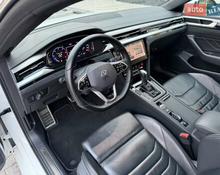 Белый Фольксваген Arteon, объемом двигателя 2 л и пробегом 93 тыс. км за 41500 $, фото 32 на Automoto.ua