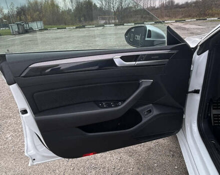 Белый Фольксваген Arteon, объемом двигателя 1.98 л и пробегом 28 тыс. км за 52000 $, фото 15 на Automoto.ua