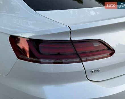 Белый Фольксваген Arteon, объемом двигателя 2 л и пробегом 229 тыс. км за 22000 $, фото 19 на Automoto.ua