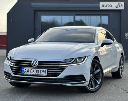 Белый Фольксваген Arteon, объемом двигателя 2 л и пробегом 223 тыс. км за 27500 $, фото 2 на Automoto.ua