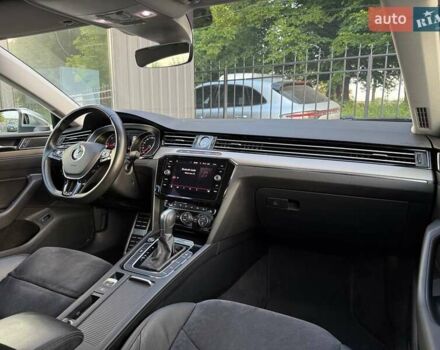 Белый Фольксваген Arteon, объемом двигателя 2 л и пробегом 229 тыс. км за 22000 $, фото 35 на Automoto.ua