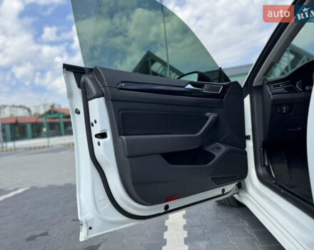 Фольксваген Arteon 2017 в Киеве на Automoto.ua Белый Фольксваген Arteon, объемом двигателя 1.97 л и пробегом 212 тыс. км за 24000 $, фото 19 на Automoto.ua