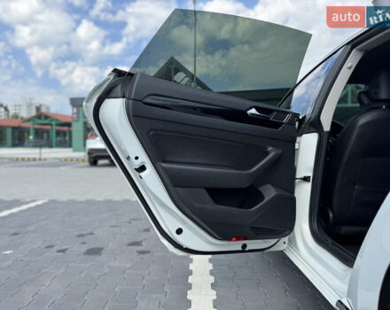 Фольксваген Arteon 2017 в Киеве на Automoto.ua Белый Фольксваген Arteon, объемом двигателя 1.97 л и пробегом 212 тыс. км за 24000 $, фото 20 на Automoto.ua