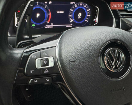 Белый Фольксваген Arteon, объемом двигателя 2 л и пробегом 206 тыс. км за 24500 $, фото 40 на Automoto.ua
