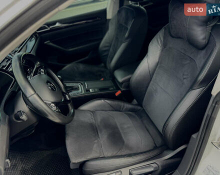 Фольксваген Arteon 2017 в Киеве на Automoto.ua Белый Фольксваген Arteon, объемом двигателя 1.97 л и пробегом 212 тыс. км за 24000 $, фото 18 на Automoto.ua