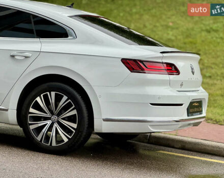 Белый Фольксваген Arteon, объемом двигателя 2 л и пробегом 206 тыс. км за 24500 $, фото 5 на Automoto.ua