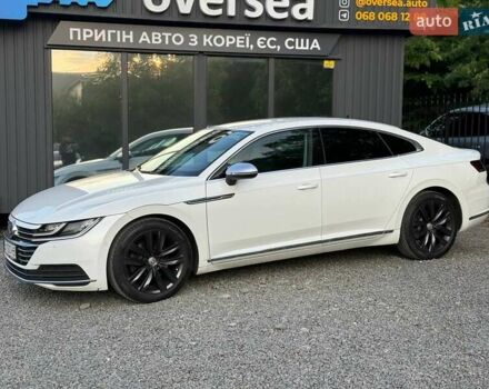 Белый Фольксваген Arteon, объемом двигателя 2 л и пробегом 229 тыс. км за 22000 $, фото 1 на Automoto.ua