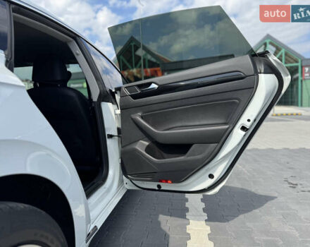 Фольксваген Arteon 2017 в Киеве на Automoto.ua Белый Фольксваген Arteon, объемом двигателя 1.97 л и пробегом 212 тыс. км за 24000 $, фото 21 на Automoto.ua