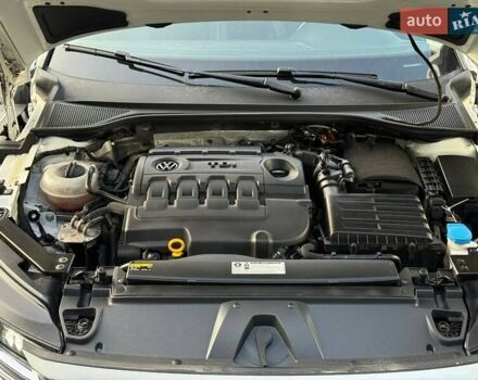 Белый Фольксваген Arteon, объемом двигателя 2 л и пробегом 229 тыс. км за 22000 $, фото 58 на Automoto.ua
