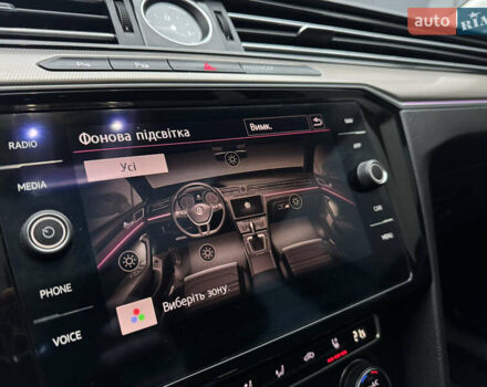 Белый Фольксваген Arteon, объемом двигателя 2 л и пробегом 93 тыс. км за 25200 $, фото 60 на Automoto.ua