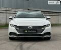 Белый Фольксваген Arteon, объемом двигателя 2 л и пробегом 129 тыс. км за 31500 $, фото 1 на Automoto.ua