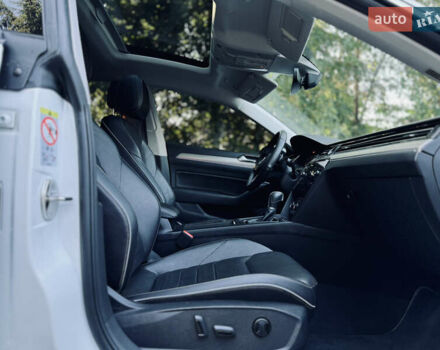 Фольксваген Arteon 2018 в Львове на Automoto.ua Белый Фольксваген Arteon, объемом двигателя 1.97 л и пробегом 91 тыс. км за 25499 $, фото 59 на Automoto.ua