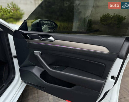 Белый Фольксваген Arteon, объемом двигателя 2 л и пробегом 93 тыс. км за 25200 $, фото 34 на Automoto.ua