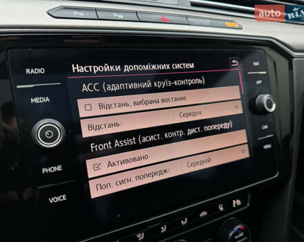Белый Фольксваген Arteon, объемом двигателя 2 л и пробегом 93 тыс. км за 25200 $, фото 52 на Automoto.ua