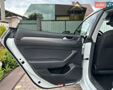 Белый Фольксваген Arteon, объемом двигателя 1.5 л и пробегом 66 тыс. км за 23499 $, фото 27 на Automoto.ua