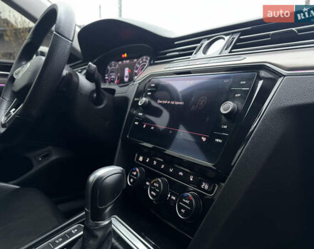 Белый Фольксваген Arteon, объемом двигателя 2 л и пробегом 93 тыс. км за 25200 $, фото 39 на Automoto.ua