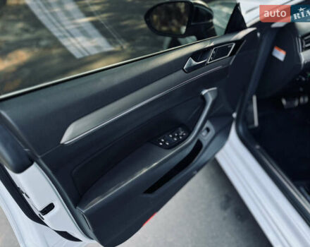 Фольксваген Arteon 2018 в Львове на Automoto.ua Белый Фольксваген Arteon, объемом двигателя 1.97 л и пробегом 91 тыс. км за 25499 $, фото 45 на Automoto.ua