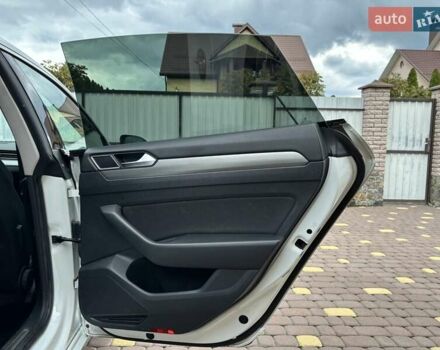 Белый Фольксваген Arteon, объемом двигателя 1.5 л и пробегом 66 тыс. км за 23499 $, фото 30 на Automoto.ua