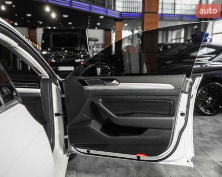 Білий Фольксваген Arteon, об'ємом двигуна 2 л та пробігом 63 тис. км за 28500 $, фото 55 на Automoto.ua