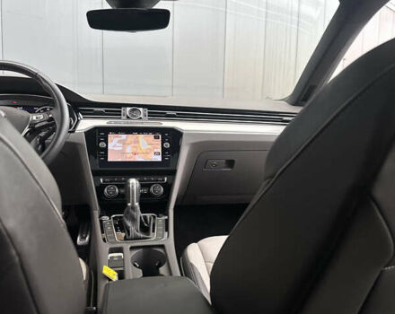 Белый Фольксваген Arteon, объемом двигателя 1.98 л и пробегом 61 тыс. км за 26000 $, фото 46 на Automoto.ua