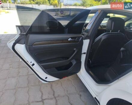 Белый Фольксваген Arteon, объемом двигателя 2 л и пробегом 98 тыс. км за 21000 $, фото 23 на Automoto.ua