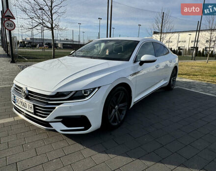 Белый Фольксваген Arteon, объемом двигателя 2 л и пробегом 215 тыс. км за 25999 $, фото 11 на Automoto.ua