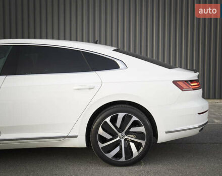 Белый Фольксваген Arteon, объемом двигателя 2 л и пробегом 146 тыс. км за 29100 $, фото 4 на Automoto.ua