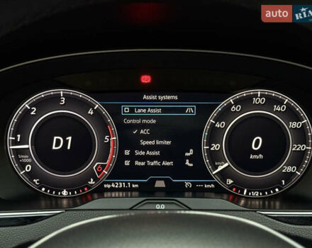 Белый Фольксваген Arteon, объемом двигателя 2 л и пробегом 154 тыс. км за 27600 $, фото 41 на Automoto.ua