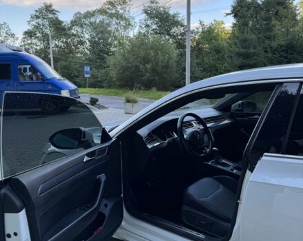 Белый Фольксваген Arteon, объемом двигателя 2 л и пробегом 146 тыс. км за 20500 $, фото 2 на Automoto.ua