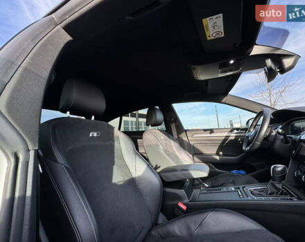 Белый Фольксваген Arteon, объемом двигателя 2 л и пробегом 215 тыс. км за 25999 $, фото 67 на Automoto.ua