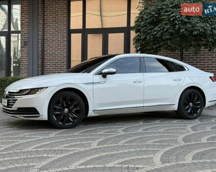 Белый Фольксваген Arteon, объемом двигателя 2 л и пробегом 154 тыс. км за 27600 $, фото 6 на Automoto.ua