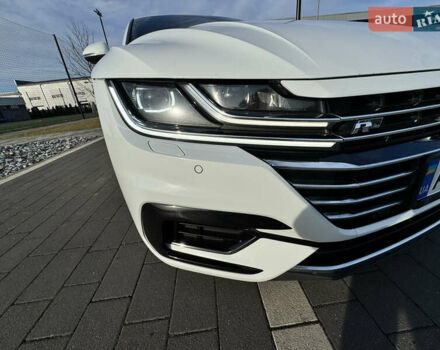 Белый Фольксваген Arteon, объемом двигателя 2 л и пробегом 215 тыс. км за 25999 $, фото 19 на Automoto.ua